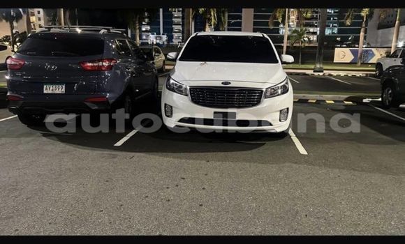Buy Used Kia Carnival White Car in Banes in Holguin Buy Used Kia Carnival White Car in Banes in Holguin